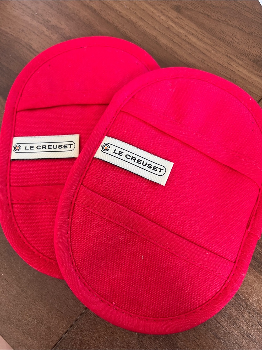 Le Creuset Red Oval Oven Mitt Potholders